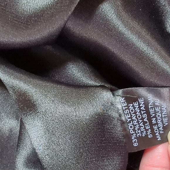 Tahari, black sleeveless shift dress with pockets. Sz 8 - Picture 10 of 10